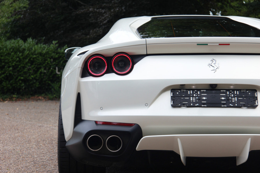 Ferrari 812 6.5 V12 Superfast HELE | Bianco Italia | Lift | Passenger Display | Carbon LED