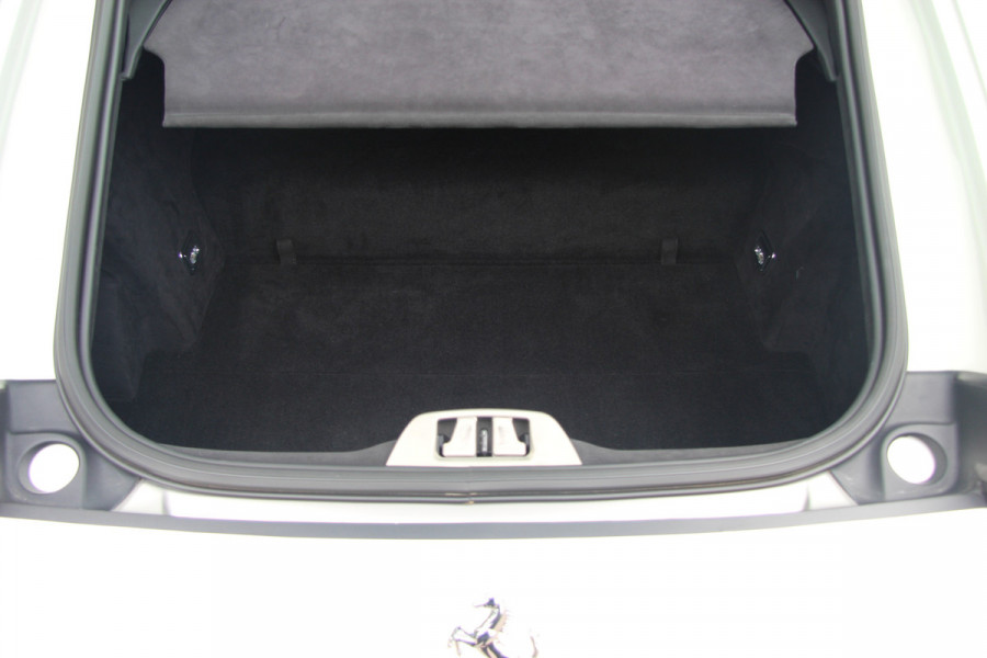 Ferrari 812 6.5 V12 Superfast HELE | Bianco Italia | Lift | Passenger Display | Carbon LED