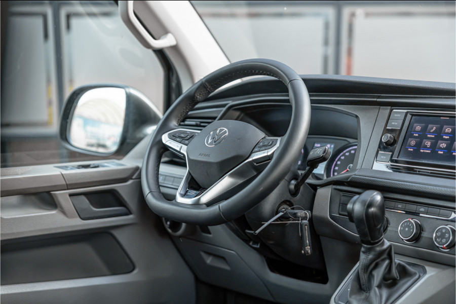 Volkswagen Transporter T6.1 2.0 TDI L2H1 DC 4Motion | Dubbel cabine | 5-zitter | Bi-Xenon | CarPlay | Camera | Navigatie | MF Stuur | Trekhaak | DAB | Cruise control