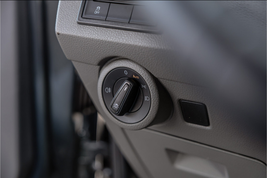 Volkswagen Transporter T6.1 2.0 TDI L2H1 DC 4Motion | Dubbel cabine | 5-zitter | Bi-Xenon | CarPlay | Camera | Navigatie | MF Stuur | Trekhaak | DAB | Cruise control