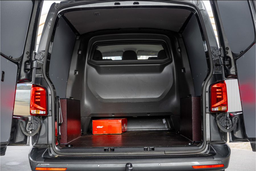 Volkswagen Transporter T6.1 2.0 TDI L2H1 DC 4Motion | Dubbel cabine | 5-zitter | Bi-Xenon | CarPlay | Camera | Navigatie | MF Stuur | Trekhaak | DAB | Cruise control