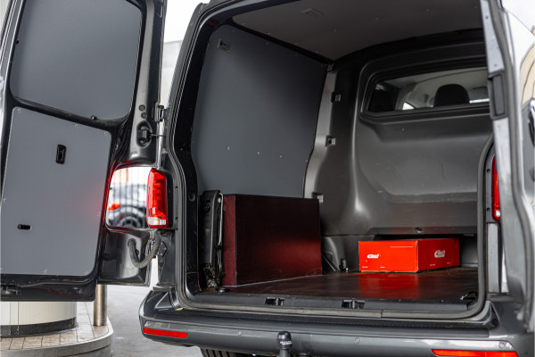 Volkswagen Transporter T6.1 2.0 TDI L2H1 DC 4Motion | Dubbel cabine | 5-zitter | Bi-Xenon | CarPlay | Camera | Navigatie | MF Stuur | Trekhaak | DAB | Cruise control