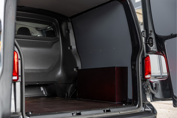Volkswagen Transporter T6.1 2.0 TDI L2H1 DC 4Motion | Dubbel cabine | 5-zitter | Bi-Xenon | CarPlay | Camera | Navigatie | MF Stuur | Trekhaak | DAB | Cruise control
