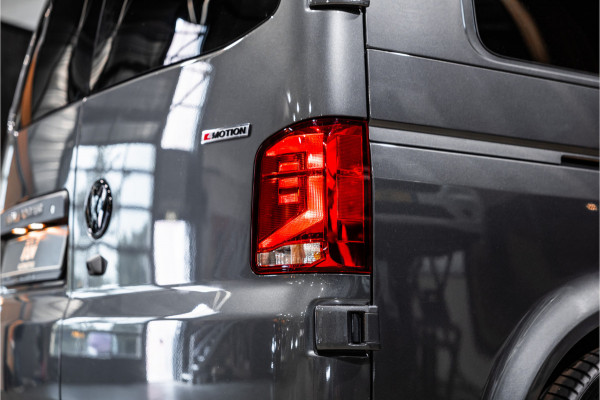 Volkswagen Transporter T6.1 2.0 TDI L2H1 DC 4Motion | Dubbel cabine | 5-zitter | Bi-Xenon | CarPlay | Camera | Navigatie | MF Stuur | Trekhaak | DAB | Cruise control