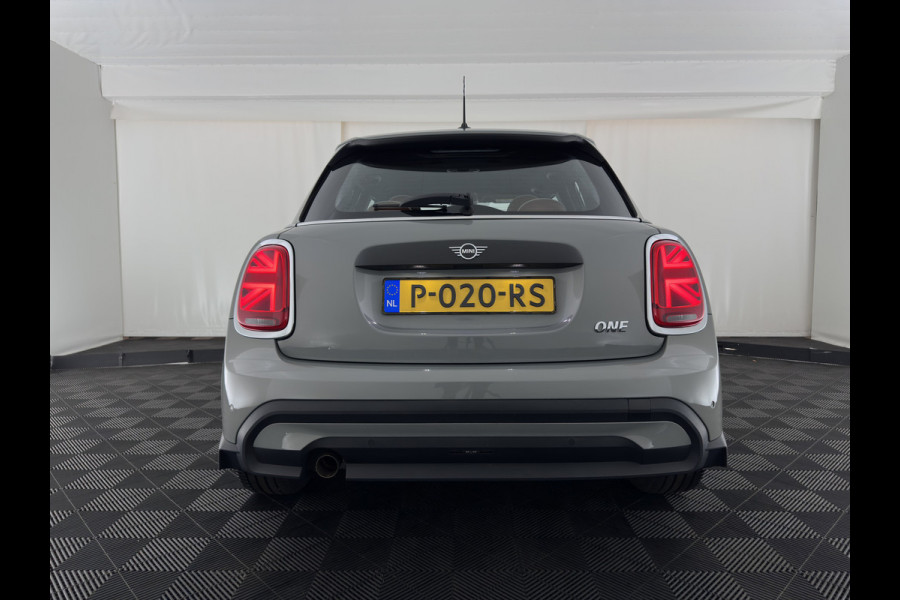 MINI 5-deurs 1.5 One Business Edition (Facelift-Life Cycle Impulse 2) (INCL-BTW) *LEATHER | SPORTSEATS | FULL-LED | DIGI-COCKPIT | AMBIENTLIGHT | NAVI-FULLMAP | DAB | AIRCO | KEYLESS | PDC | 16''ALU*