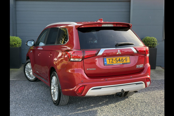 Mitsubishi Outlander 2.4 PHEV Intense ✓1e Eigenaar✓Trakhaak✓Carplay✓Camera✓Alcantara-Leder✓Stoelverw-Stoelverkoeling✓Clima✓Cruise✓Pdc V+A✓Keyless✓Net beurt gehad✓18" Lmv✓N.A.P✓Apk tot 10-2027
