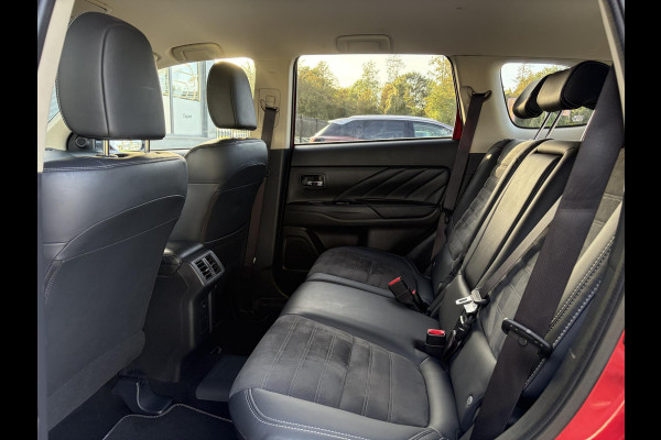 Mitsubishi Outlander 2.4 PHEV Intense ✓1e Eigenaar✓Trakhaak✓Carplay✓Camera✓Alcantara-Leder✓Stoelverw-Stoelverkoeling✓Clima✓Cruise✓Pdc V+A✓Keyless✓Net beurt gehad✓18" Lmv✓N.A.P✓Apk tot 10-2027