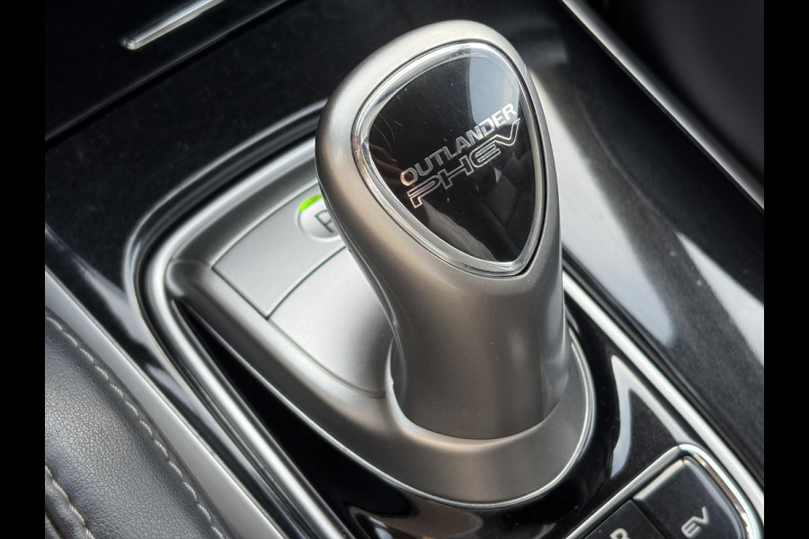 Mitsubishi Outlander 2.4 PHEV Intense ✓1e Eigenaar✓Trakhaak✓Carplay✓Camera✓Alcantara-Leder✓Stoelverw-Stoelverkoeling✓Clima✓Cruise✓Pdc V+A✓Keyless✓Net beurt gehad✓18" Lmv✓N.A.P✓Apk tot 10-2027