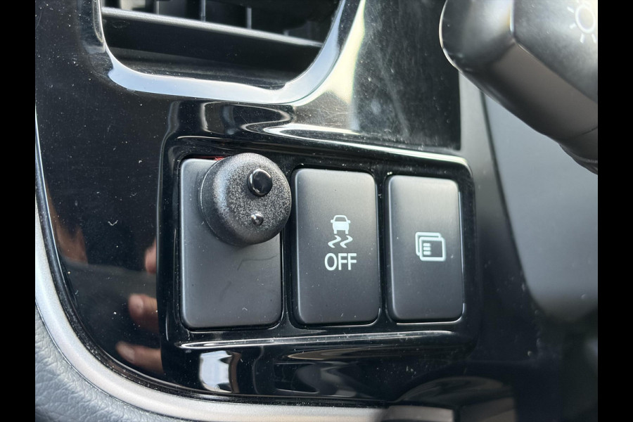 Mitsubishi Outlander 2.4 PHEV Intense ✓1e Eigenaar✓Trakhaak✓Carplay✓Camera✓Alcantara-Leder✓Stoelverw-Stoelverkoeling✓Clima✓Cruise✓Pdc V+A✓Keyless✓Net beurt gehad✓18" Lmv✓N.A.P✓Apk tot 10-2027