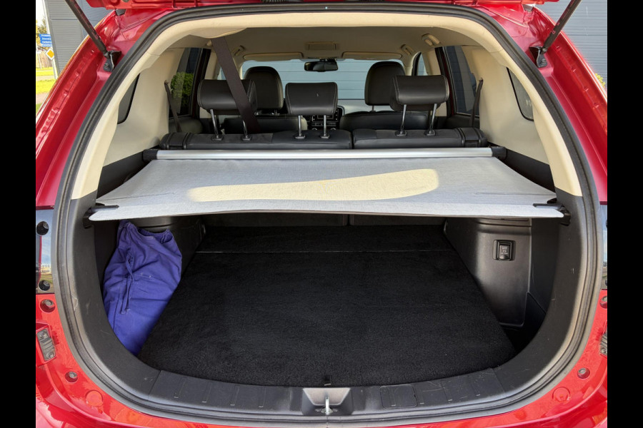 Mitsubishi Outlander 2.4 PHEV Intense ✓1e Eigenaar✓Trakhaak✓Carplay✓Camera✓Alcantara-Leder✓Stoelverw-Stoelverkoeling✓Clima✓Cruise✓Pdc V+A✓Keyless✓Net beurt gehad✓18" Lmv✓N.A.P✓Apk tot 10-2027