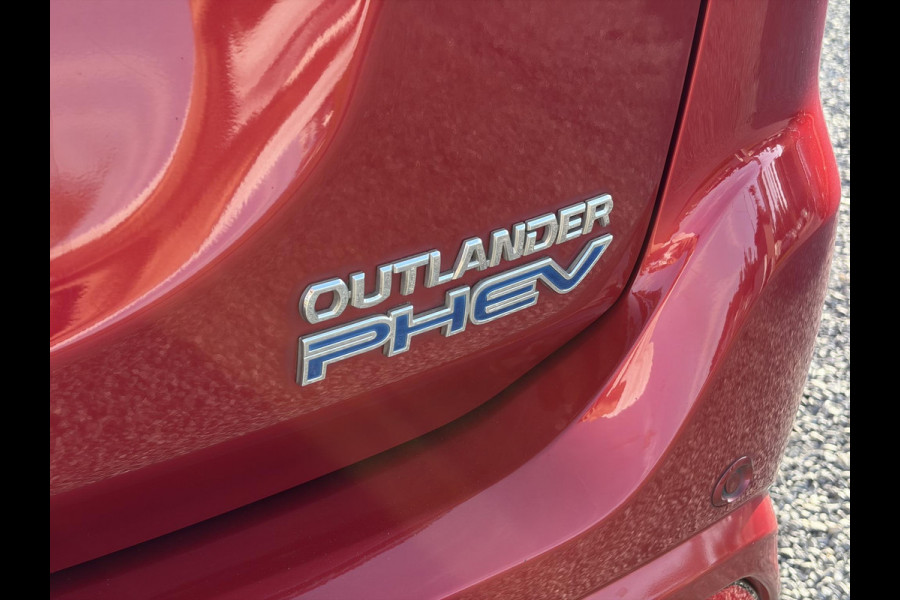 Mitsubishi Outlander 2.4 PHEV Intense ✓1e Eigenaar✓Trakhaak✓Carplay✓Camera✓Alcantara-Leder✓Stoelverw-Stoelverkoeling✓Clima✓Cruise✓Pdc V+A✓Keyless✓Net beurt gehad✓18" Lmv✓N.A.P✓Apk tot 10-2027