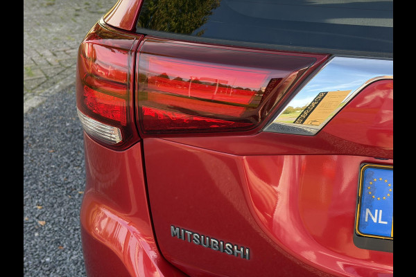 Mitsubishi Outlander 2.4 PHEV Intense ✓1e Eigenaar✓Trakhaak✓Carplay✓Camera✓Alcantara-Leder✓Stoelverw-Stoelverkoeling✓Clima✓Cruise✓Pdc V+A✓Keyless✓Net beurt gehad✓18" Lmv✓N.A.P✓Apk tot 10-2027