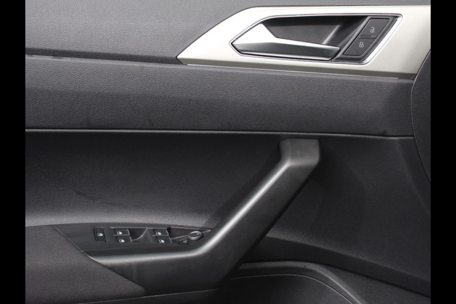 Volkswagen Polo 1.0 TSI Automaat Move Navigatie Apple Carplay/Android Auto Airco Digitale Cockpit Adaptive Cruise Control Lichtmetalen Velgen Parkeer sensoren V+A Stoelverwarming