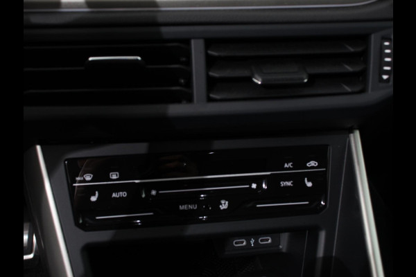 Volkswagen Polo 1.0 TSI Automaat Move Navigatie Apple Carplay/Android Auto Airco Digitale Cockpit Adaptive Cruise Control Lichtmetalen Velgen Parkeer sensoren V+A Stoelverwarming