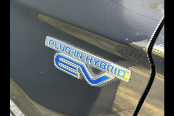 Mitsubishi Outlander 2.4 PHEV Instyle ✓360° Camera✓2e Eigenaar✓Carplay✓Pano✓Navi✓Leder✓Keyless✓Stoelverw✓Stoelverkoeling✓Stuurverw✓Pdc V+A✓Lm velgen✓Net beurt gehad✓Rijstrooksensor✓Dodehoeksenor✓N.A.P✓Apk tot 11-2027