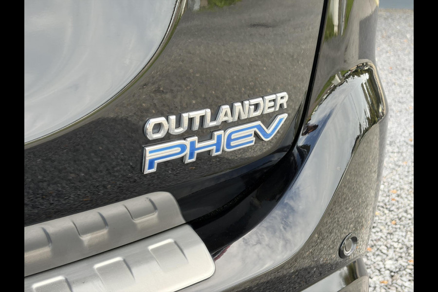 Mitsubishi Outlander 2.4 PHEV Instyle ✓360° Camera✓2e Eigenaar✓Carplay✓Pano✓Navi✓Leder✓Keyless✓Stoelverw✓Stoelverkoeling✓Stuurverw✓Pdc V+A✓Lm velgen✓Net beurt gehad✓Rijstrooksensor✓Dodehoeksenor✓N.A.P✓Apk tot 11-2027