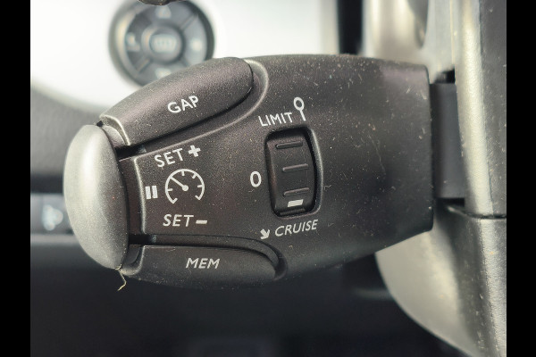 Peugeot Expert 2.0 BlueHDI 180 Standard Premium Automaat Trekhaak Imperial Euro 6 Rijklaar  6 maanden Bovag-garantie Henk Jongen Auto's in Helmond,  al 50 jaar service zoals 't hoort!
