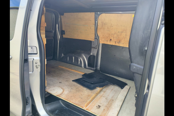 Peugeot Expert 2.0 BlueHDI 180 Standard Premium Automaat Trekhaak Imperial Euro 6 Rijklaar  6 maanden Bovag-garantie Henk Jongen Auto's in Helmond,  al 50 jaar service zoals 't hoort!