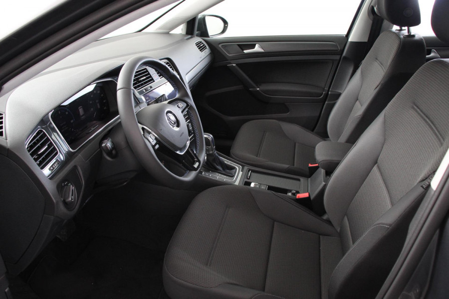 Volkswagen e-Golf Edition Navigatie Climate control Virtual cockpit Parkeersensoren V+A DAB+ Adaptive Cruise Control 17" Lichtmetalen velgen