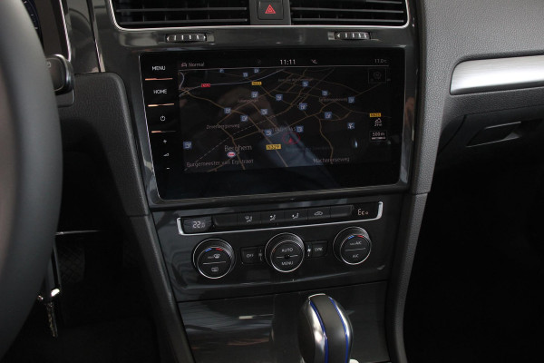 Volkswagen e-Golf Edition Navigatie Climate control Virtual cockpit Parkeersensoren V+A DAB+ Adaptive Cruise Control 17" Lichtmetalen velgen