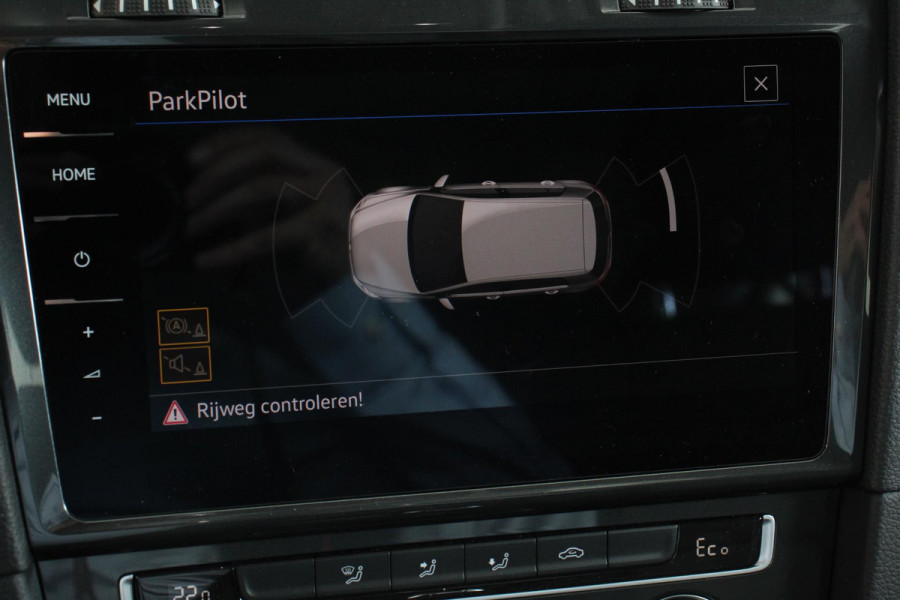 Volkswagen e-Golf Edition Navigatie Climate control Virtual cockpit Parkeersensoren V+A DAB+ Adaptive Cruise Control 17" Lichtmetalen velgen