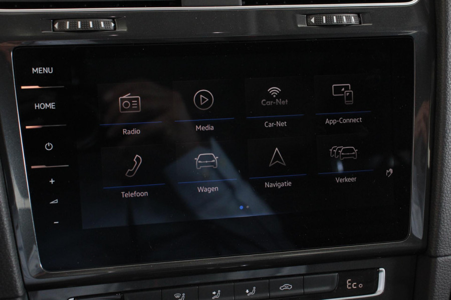 Volkswagen e-Golf Edition Navigatie Climate control Virtual cockpit Parkeersensoren V+A DAB+ Adaptive Cruise Control 17" Lichtmetalen velgen