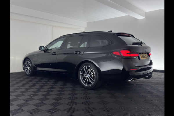 BMW 5 Serie Touring 530e Business Edition Plus (Plug-in) (INCL.BTW) *LEATHER | FULL-LED | MEMORY-PACK | HEATED-COMFORTSEATS | NAVI-FULLMAP | PRIVACY-GLASS | ECC | PDC | CRUISE | 18''ALU | TOWBAR*