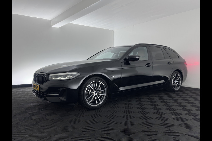 BMW 5 Serie Touring 530e Business Edition Plus (Plug-in) (INCL.BTW) *LEATHER | FULL-LED | MEMORY-PACK | HEATED-COMFORTSEATS | NAVI-FULLMAP | PRIVACY-GLASS | ECC | PDC | CRUISE | 18''ALU | TOWBAR*