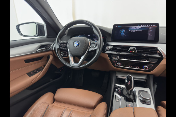 BMW 5 Serie Touring 530e Business Edition Plus (Plug-in) (INCL.BTW) *LEATHER | FULL-LED | MEMORY-PACK | HEATED-COMFORTSEATS | NAVI-FULLMAP | PRIVACY-GLASS | ECC | PDC | CRUISE | 18''ALU | TOWBAR*