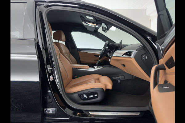 BMW 5 Serie Touring 530e Business Edition Plus (Plug-in) (INCL.BTW) *LEATHER | FULL-LED | MEMORY-PACK | HEATED-COMFORTSEATS | NAVI-FULLMAP | PRIVACY-GLASS | ECC | PDC | CRUISE | 18''ALU | TOWBAR*