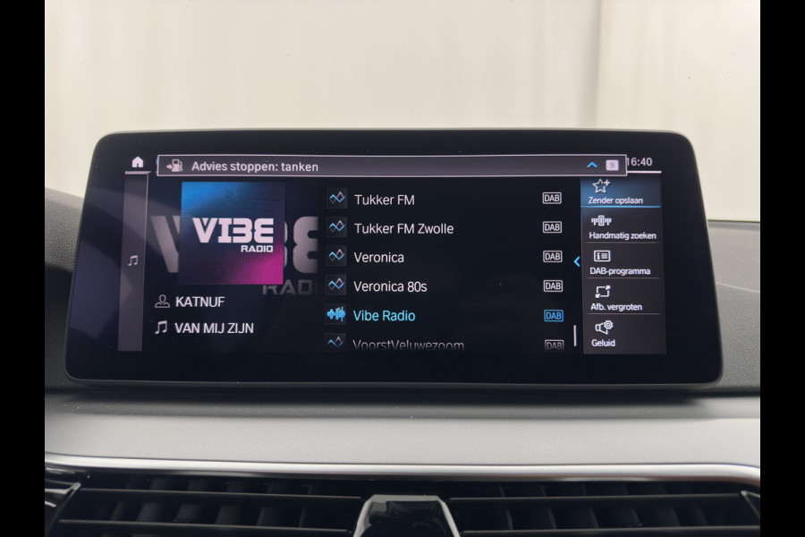 BMW 5 Serie Touring 530e Business Edition Plus (Plug-in) (INCL.BTW) *LEATHER | FULL-LED | MEMORY-PACK | HEATED-COMFORTSEATS | NAVI-FULLMAP | PRIVACY-GLASS | ECC | PDC | CRUISE | 18''ALU | TOWBAR*