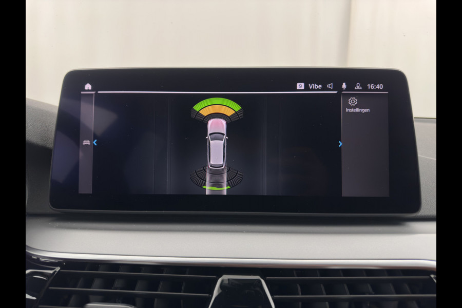 BMW 5 Serie Touring 530e Business Edition Plus (Plug-in) (INCL.BTW) *LEATHER | FULL-LED | MEMORY-PACK | HEATED-COMFORTSEATS | NAVI-FULLMAP | PRIVACY-GLASS | ECC | PDC | CRUISE | 18''ALU | TOWBAR*