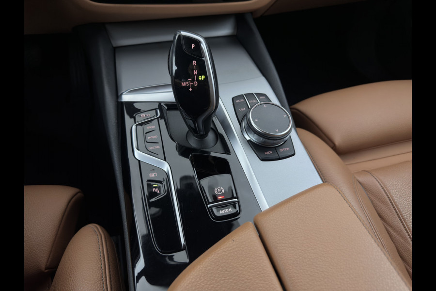 BMW 5 Serie Touring 530e Business Edition Plus (Plug-in) (INCL.BTW) *LEATHER | FULL-LED | MEMORY-PACK | HEATED-COMFORTSEATS | NAVI-FULLMAP | PRIVACY-GLASS | ECC | PDC | CRUISE | 18''ALU | TOWBAR*