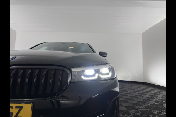BMW 5 Serie Touring 530e Business Edition Plus (Plug-in) (INCL.BTW) *LEATHER | FULL-LED | MEMORY-PACK | HEATED-COMFORTSEATS | NAVI-FULLMAP | PRIVACY-GLASS | ECC | PDC | CRUISE | 18''ALU | TOWBAR*
