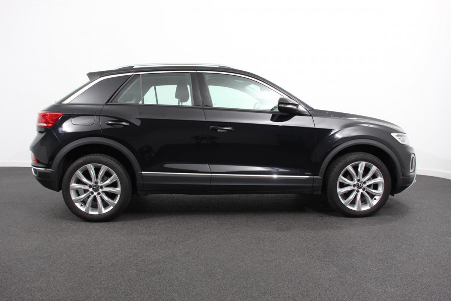 Volkswagen T-Roc 1.5 TSI 150pk Automaat Style Navigatie Apple Carplay/Android Auto Parkeersensoren Camera Adaptive Cruise Control Blind Spot Assist Park Assist Stoel- en stuurverwarming Elektrische achterklep LED-koplampen