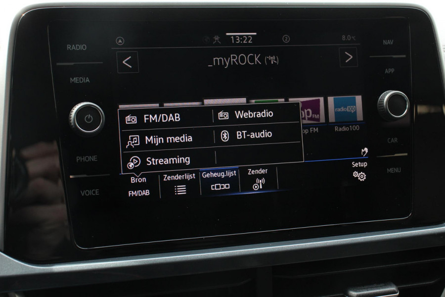 Volkswagen T-Roc 1.5 TSI 150pk Automaat Style Navigatie Apple Carplay/Android Auto Parkeersensoren Camera Adaptive Cruise Control Blind Spot Assist Park Assist Stoel- en stuurverwarming Elektrische achterklep LED-koplampen