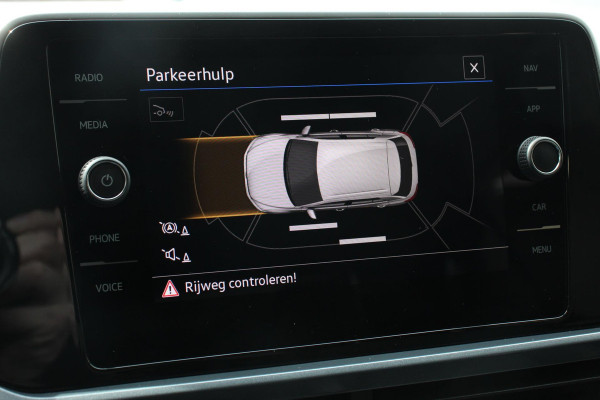 Volkswagen T-Roc 1.5 TSI 150pk Automaat Style Navigatie Apple Carplay/Android Auto Parkeersensoren Camera Adaptive Cruise Control Blind Spot Assist Park Assist Stoel- en stuurverwarming Elektrische achterklep LED-koplampen