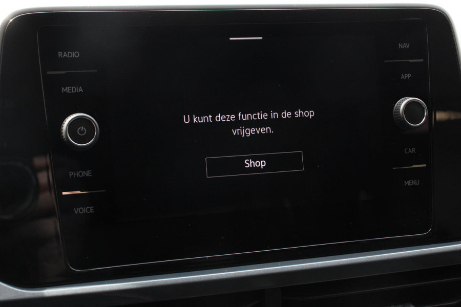 Volkswagen T-Roc 1.5 TSI 150pk Automaat Style Navigatie Apple Carplay/Android Auto Parkeersensoren Camera Adaptive Cruise Control Blind Spot Assist Park Assist Stoel- en stuurverwarming Elektrische achterklep LED-koplampen