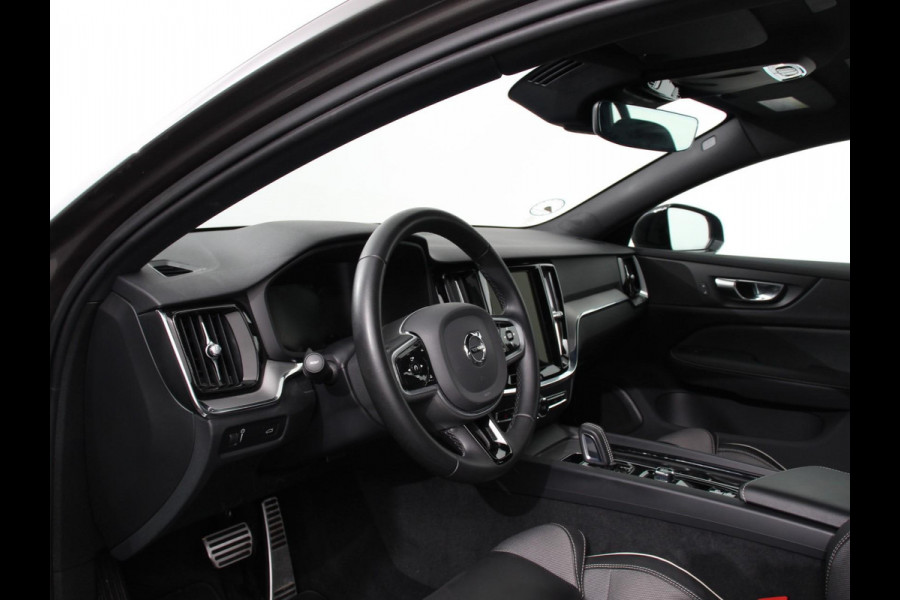 Volvo V60 2.0 B4 R-Design Navigatie Camera Climate Control Parkeer Sensoren Cruise Control Adaptive Verwarmde voorstoelen Lichtmetalen Velgen