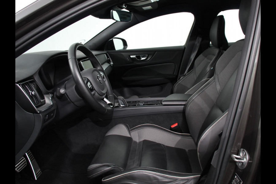 Volvo V60 2.0 B4 R-Design Navigatie Camera Climate Control Parkeer Sensoren Cruise Control Adaptive Verwarmde voorstoelen Lichtmetalen Velgen
