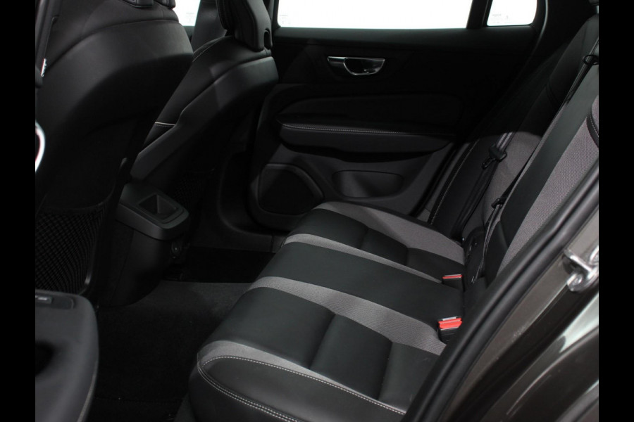 Volvo V60 2.0 B4 R-Design Navigatie Camera Climate Control Parkeer Sensoren Cruise Control Adaptive Verwarmde voorstoelen Lichtmetalen Velgen