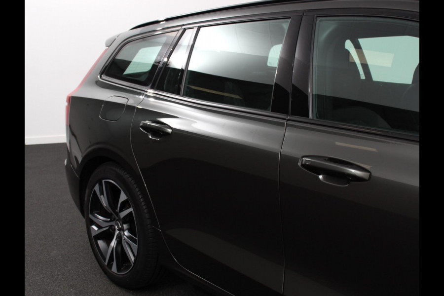 Volvo V60 2.0 B4 R-Design Navigatie Camera Climate Control Parkeer Sensoren Cruise Control Adaptive Verwarmde voorstoelen Lichtmetalen Velgen