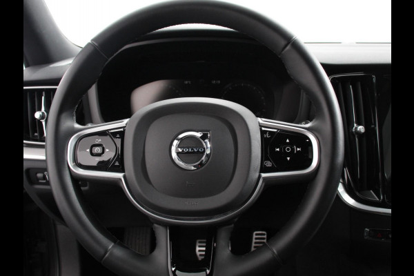 Volvo V60 2.0 B4 R-Design Navigatie Camera Climate Control Parkeer Sensoren Cruise Control Adaptive Verwarmde voorstoelen Lichtmetalen Velgen