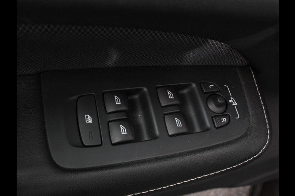 Volvo V60 2.0 B4 R-Design Navigatie Camera Climate Control Parkeer Sensoren Cruise Control Adaptive Verwarmde voorstoelen Lichtmetalen Velgen