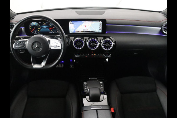 Mercedes-Benz CLA-Klasse Shooting Brake 180 Business Solution AMG | Stoelverwarming | LED | Navigatie | Camera |