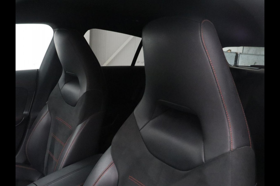Mercedes-Benz CLA-Klasse Shooting Brake 180 Business Solution AMG | Stoelverwarming | LED | Navigatie | Camera |