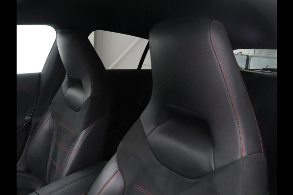 Mercedes-Benz CLA-Klasse Shooting Brake 180 Business Solution AMG | Stoelverwarming | LED | Navigatie | Camera |