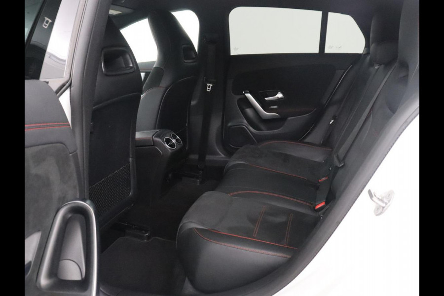 Mercedes-Benz CLA-Klasse Shooting Brake 180 Business Solution AMG | Stoelverwarming | LED | Navigatie | Camera |