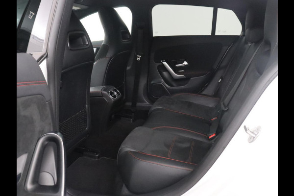 Mercedes-Benz CLA-Klasse Shooting Brake 180 Business Solution AMG | Stoelverwarming | LED | Navigatie | Camera |