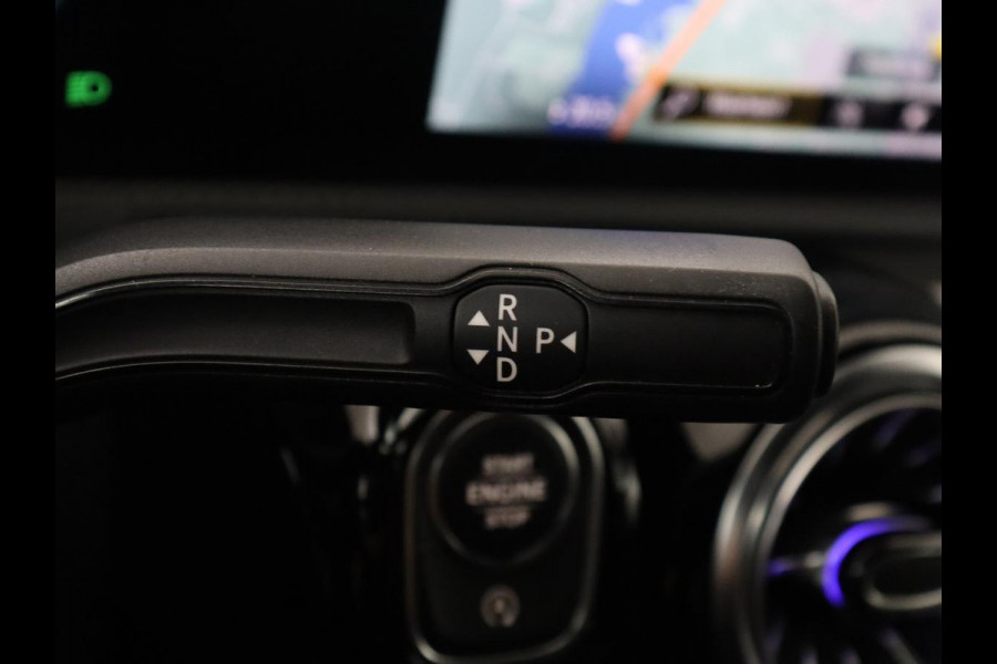 Mercedes-Benz CLA-Klasse Shooting Brake 180 Business Solution AMG | Stoelverwarming | LED | Navigatie | Camera |